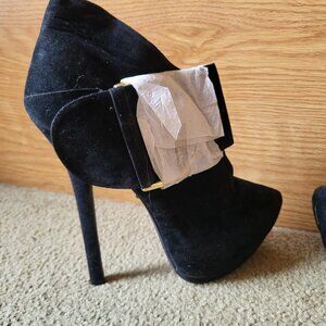 Black 4" heels by Dollhouse